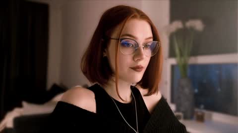 Madame Isabelle online show from December 5, 1:38 pm