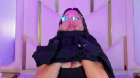 isabellrodriguez18 online show from April 16, 3:40 am