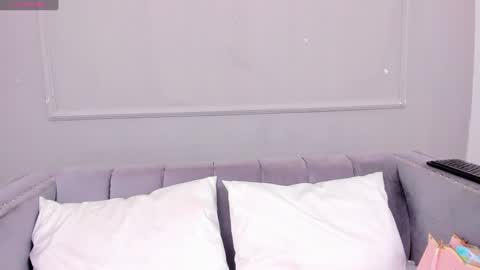 Isabellsmmith online show from December 3, 3:40 am
