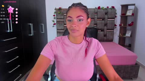 Hi mi name is Isabel  online show from December 4, 8:51 pm