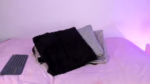 isameow online show from October 7, 1:43 am