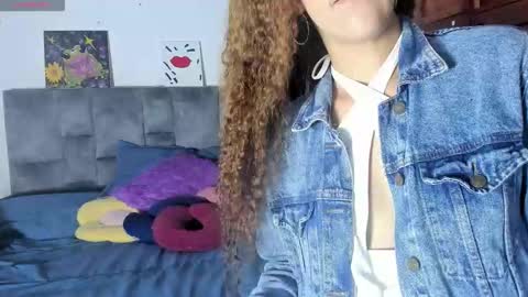 Isabela  online show from October 12, 11:40 pm