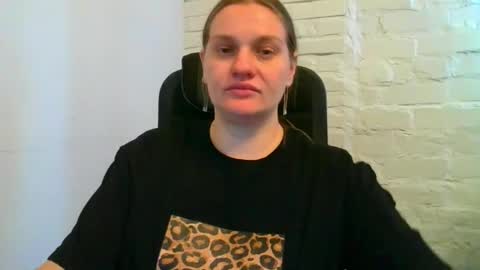 Snapshot of isingle_mom chatting on October 14, 6:27 am isingle_mom online show from October 14, 6:27 am