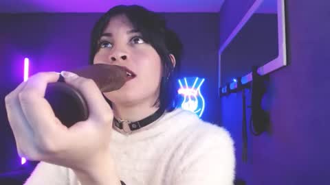 Snapshot of isis_diosa chatting on March 12, 9:24 pm Ana Maria online show from March 12, 9:24 pm