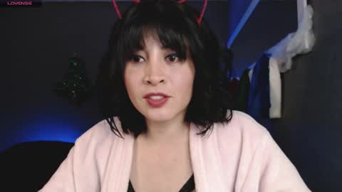 Snapshot of isis_diosa chatting on December 17, 11:38 pm Ana Maria online show from December 17, 11:38 pm