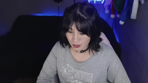 Snapshot of isis_diosa chatting on December 6, 11:02 pm Ana Maria online show from December 6, 11:02 pm