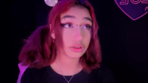 Snapshot of isisjones18 chatting on September 19, 4:22 am Isisjones18 online show from September 19, 4:22 am