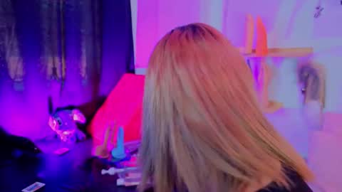 Isisjones18 online show from November 22, 6:21 pm