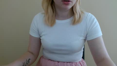 Isla online show from June 22, 5:59 am