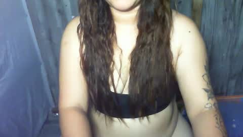 Snapshot of islandwoman05 chatting on December 13, 5:16 am lanny online show from December 13, 5:16 am