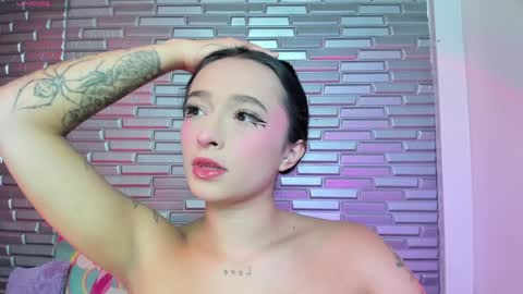 I S S A B E L A Igissaa ax    Xlittleissa  online show from December 3, 2:05 pm