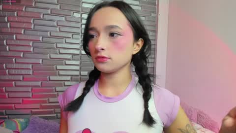 I S S A B E L A Igissaa ax    Xlittleissa  online show from December 9, 2:06 pm
