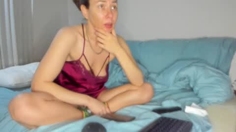 Issabelle online show from December 15, 6:07 am