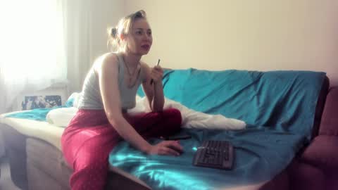 Issabelle online show from February 17, 6:53 am