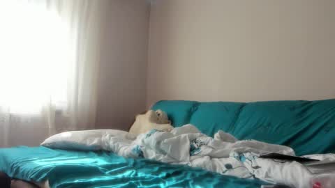 Issabelle online show from March 9, 7:00 am