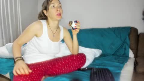 Issabelle online show from February 13, 5:37 am