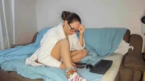 Issabelle online show from November 18, 7:20 am