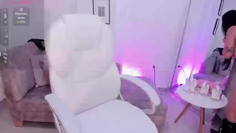 Snapshot of issi_loren chatting on September 10, 8:53 pm issi_loren online show from September 10, 8:53 pm