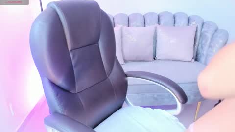 issi_loren online show from November 20, 8:10 pm