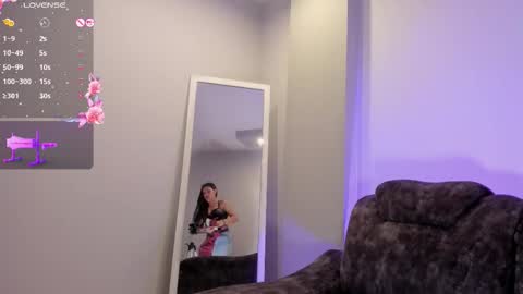 issis_smith online show from September 21, 1:37 am