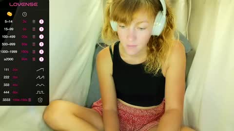 Snapshot of its_lily chatting on October 22, 10:26 pm Lily online show from October 22, 10:26 pm