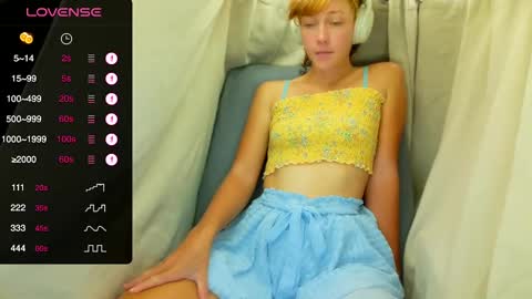 Snapshot of its_lily chatting on September 15, 9:33 pm Lily online show from September 15, 9:33 pm