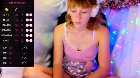 Snapshot of its_lily chatting on December 21, 2:09 am Lily online show from December 21, 2:09 am