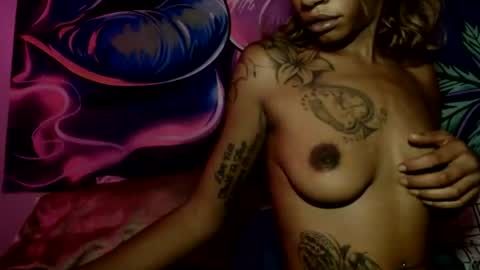 ItsNyladior online show from July 21, 11:22 am