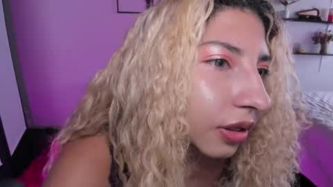 Roxanne online show from November 14, 5:13 pm