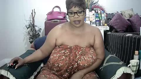 itumeleng74 online show from January 22, 7:03 am