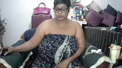 itumeleng74 online show from February 1, 6:40 pm