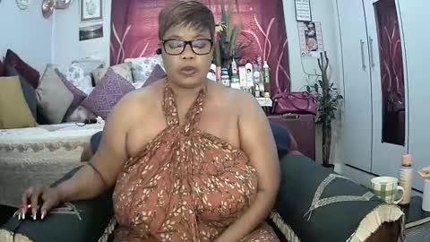 itumeleng74 online show from February 15, 5:09 am