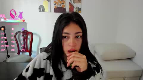 Snapshot of itziar_cailanie chatting on October 26, 2:56 pm Itziar online show from October 26, 2:56 pm