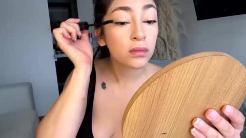 Snapshot of itziar_cailanie chatting on November 1, 5:50 pm Itziar online show from November 1, 5:50 pm