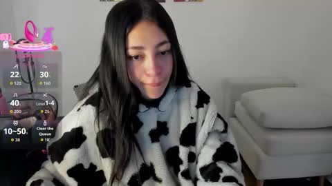 Snapshot of itziar_cailanie chatting on October 31, 4:00 pm Itziar online show from October 31, 4:00 pm