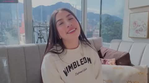 Snapshot of ivanna_west chatting on October 19, 1:35 pm Ivanna West online show from October 19, 1:35 pm