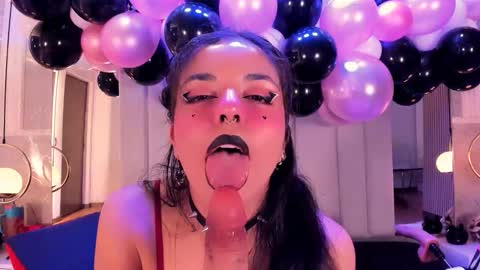     online show from March 8, 1:04 pm