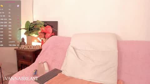 Snapshot of ivannabreastoficial chatting on October 6, 11:42 pm Ivannabreast online show from October 6, 11:42 pm