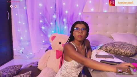  Ivon  Miss Jones  online show from January 8, 3:32 am