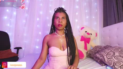 Snapshot of ivonjoness chatting on March 9, 4:05 am Ivon Miss Jones online show from March 9, 4:05 am
