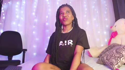 Snapshot of ivonjoness chatting on March 10, 3:34 am Ivon Miss Jones online show from March 10, 3:34 am