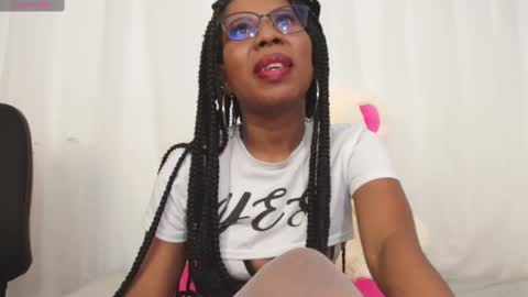 Snapshot of ivonjoness chatting on February 23, 4:55 am Ivon Miss Jones online show from February 23, 4:55 am