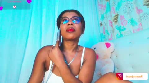 Snapshot of ivonjoness chatting on September 17, 3:15 am Ivon Miss Jones online show from September 17, 3:15 am