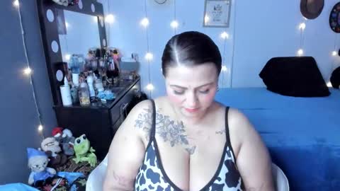 Snapshot of ivonnee17_ chatting on October 20, 11:02 am Ivonne online show from October 20, 11:02 am