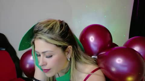 Snapshot of ivy__taylorr chatting on October 26, 1:34 am Diana Rojas  online show from October 26, 1:34 am