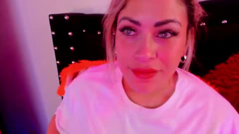 Snapshot of ivy__taylorr chatting on February 10, 12:08 pm Diana Rojas  online show from February 10, 12:08 pm