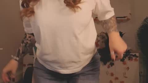 Snapshot of ivyhoney chatting on October 16, 8:06 am IVY - Follow me 3 online show from October 16, 8:06 am