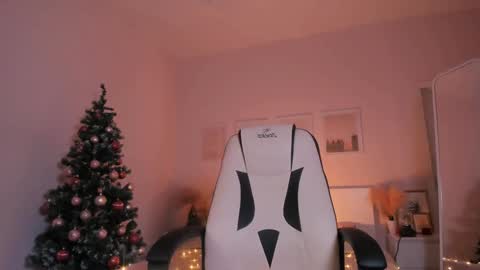 IVY - Follow me 3 online show from December 17, 6:45 am