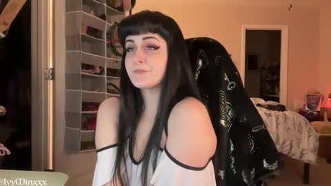 Snapshot of ivyminxxx chatting on March 2, 1:37 am Ivy Minxxx online show from March 2, 1:37 am