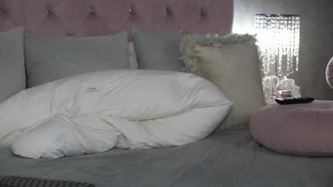  Ivy  online show from October 9, 8:07 am